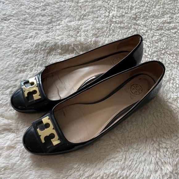 Tory Burch Everly Patent Pumps - Picture 2 of 4